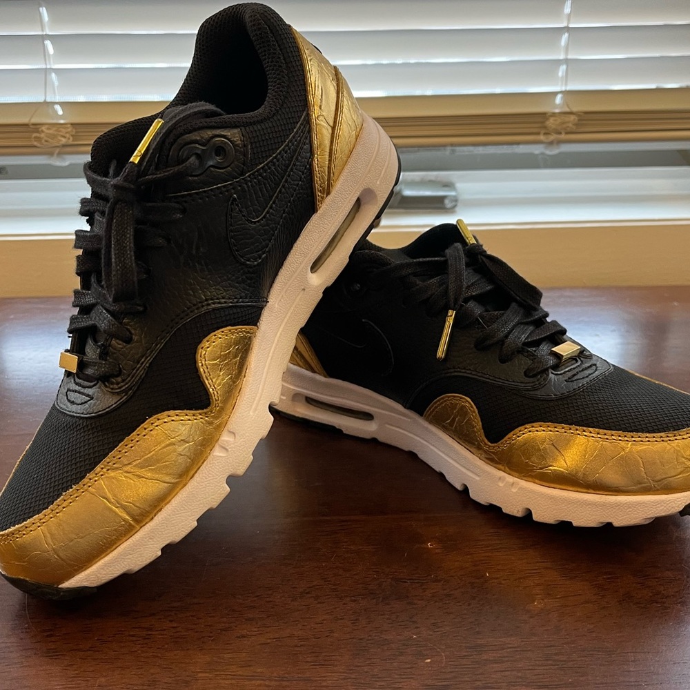 Nike Metallic Sneakers